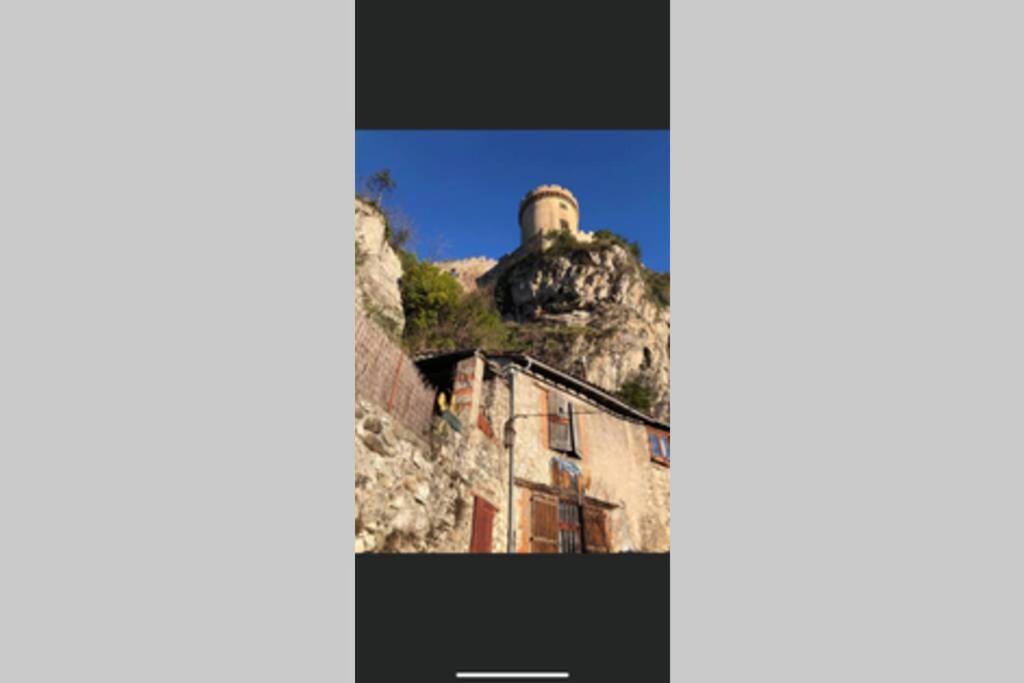 Le Gite De La Vallee Du Douctouyre Dun Exterior photo